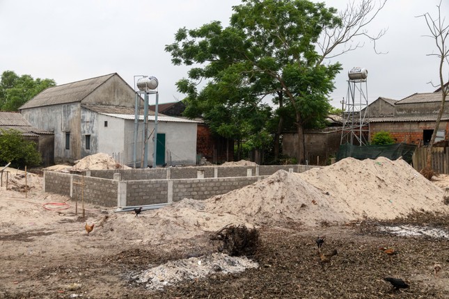 Hàng loạt hộ dân xây nhà không phép trong khu quy hoạch Dự án cảng biển Mỹ Thủy ảnh 2