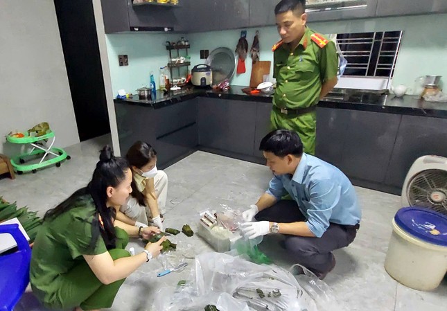 Hai cơ sở sản xuất chả sử dụng hàn the bị phạt 80 triệu đồng ảnh 1