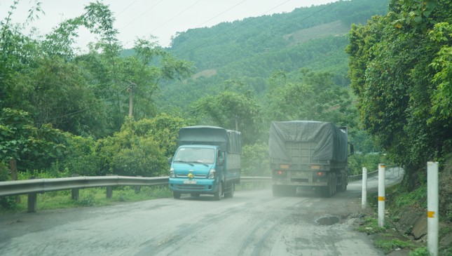 Trường học, người dân ở Quảng Trị khốn khổ vì bụi than ảnh 4