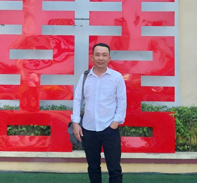 Anh thợ chụp ảnh dũng cảm cứu một phụ nữ đuối nước ảnh 1
