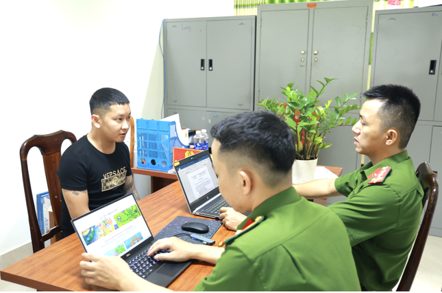 Bắt nhóm đối tượng chiếm đoạt tài khoản facebook, nhắn tin mượn tiền ảnh 1