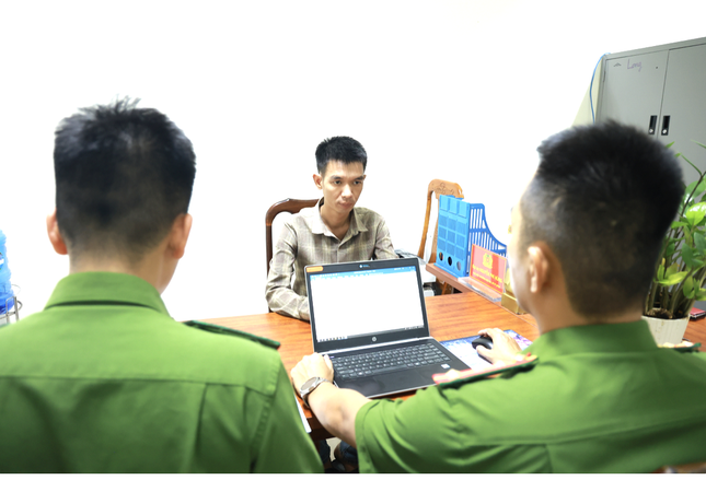 Bắt nhóm đối tượng chiếm đoạt tài khoản facebook, nhắn tin mượn tiền ảnh 2