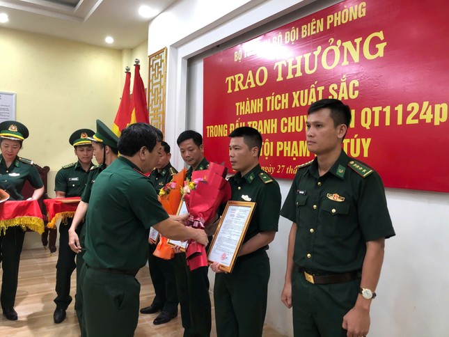 Bộ Tư lệnh Bộ đội Biên phòng trao thưởng thành tích xuất sắc trong đấu tranh chống tội phạm ma túy ảnh 3