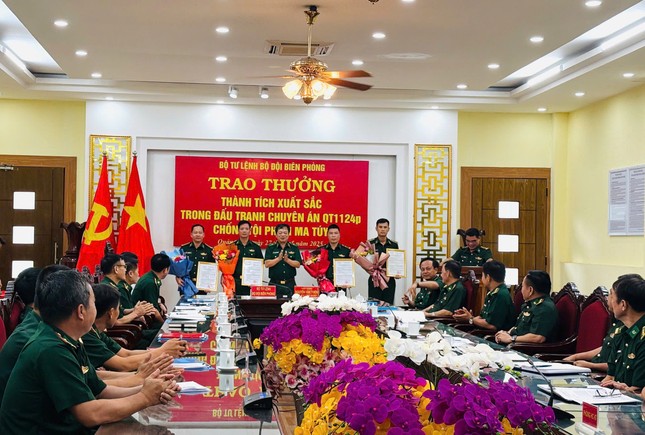 Bộ Tư lệnh Bộ đội Biên phòng trao thưởng thành tích xuất sắc trong đấu tranh chống tội phạm ma túy ảnh 1