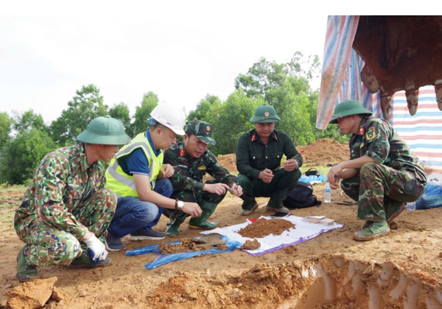 Tiếp tục tìm thấy hài cốt liệt sĩ cùng nhiều di vật ở Xa Re ảnh 1