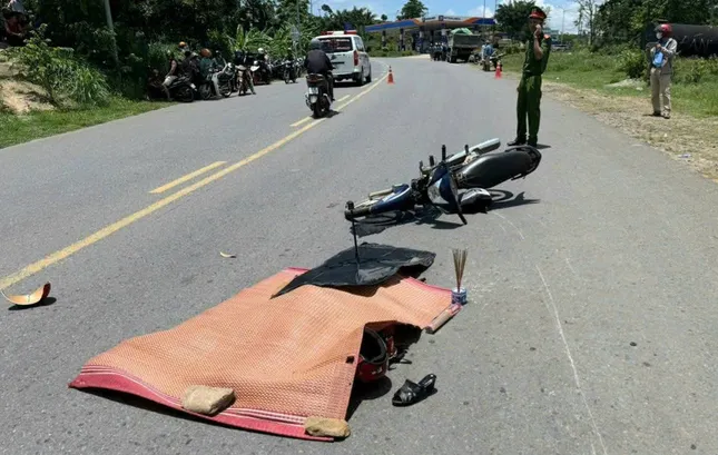 Va chạm với ô tô và bò khi lưu thông trên Quốc lộ 9, 3 phụ nữ thương vong ảnh 1