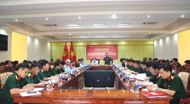 Bàn giao chức trách, nhiệm vụ Chỉ huy trưởng Bộ CHQS tỉnh Quảng Trị ảnh 2