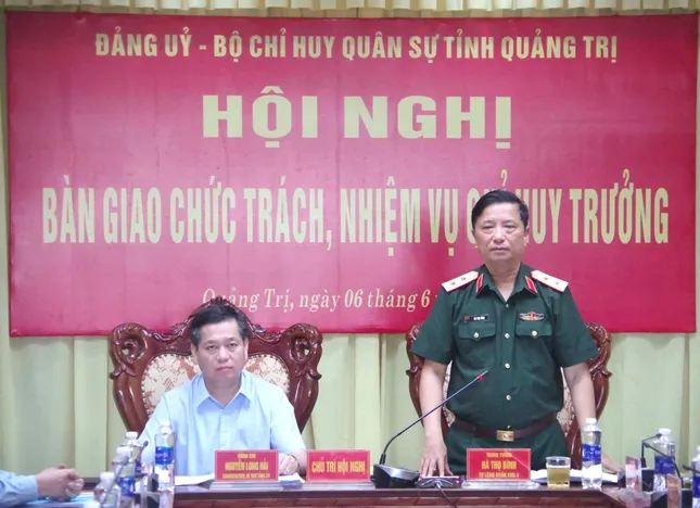 Bàn giao chức trách, nhiệm vụ Chỉ huy trưởng Bộ CHQS tỉnh Quảng Trị ảnh 5