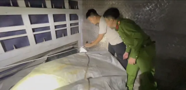 Bắt vụ vận chuyển 239 hộp pháo hoa lậu trên Quốc lộ 9 ảnh 3