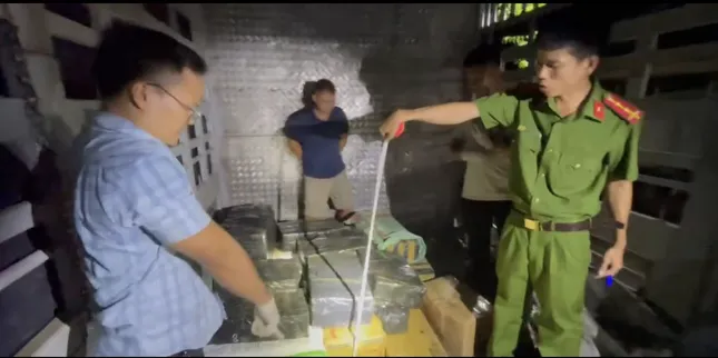Bắt vụ vận chuyển 239 hộp pháo hoa lậu trên Quốc lộ 9 ảnh 2