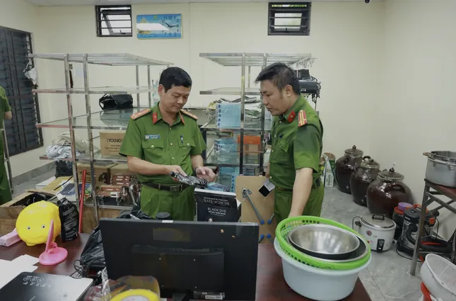 Thu giữ 2,5 tấn mỹ phẩm lậu tại một cửa hàng ở Quảng Trị ảnh 3