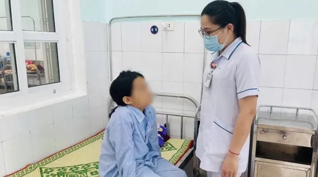 Bé gái 10 tuổi nhập viện cấp cứu vì bị khỉ tấn công ảnh 1