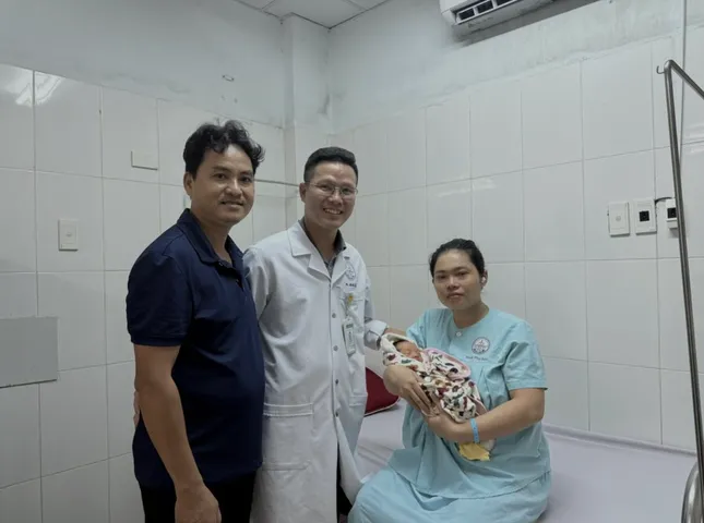 Giúp sản phụ bị nhau cài răng lược vượt cạn thành công ảnh 2