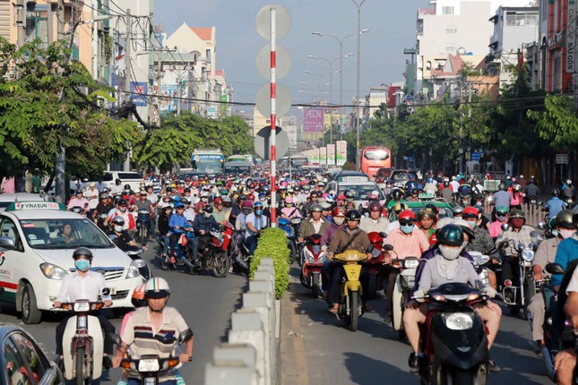 Vì sao sân bay Tân Sơn Nhất tắc dưới đất, kẹt trên trời? ảnh 4