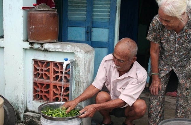 TPHCM miễn phí 3 tháng tiền nước cho hộ nghèo, cận nghèo ảnh 1