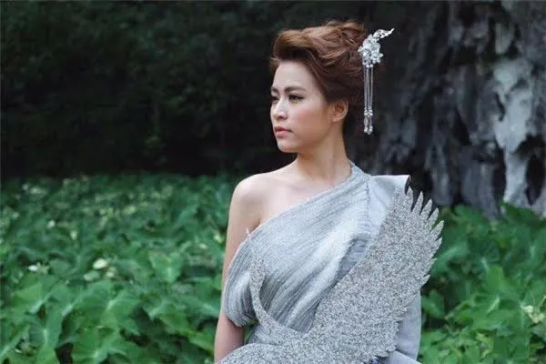 10 năm hành trình 'vượt bão' của Hoàng Thuỳ Linh ảnh 3