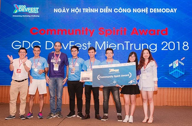 Sinh viên Duy Tân vô địch cuộc thi GDG Devfest 2018 ảnh 1