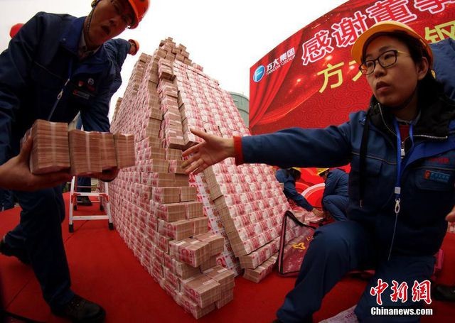 Công ty xếp 'núi tiền' chờ thưởng Tết cho nhân viên ảnh 3