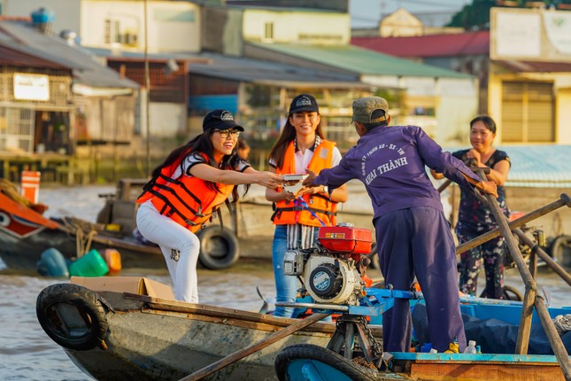 Hành trình 2000 hải lý đến vùng biển đảo của Tổ quốc ảnh 1