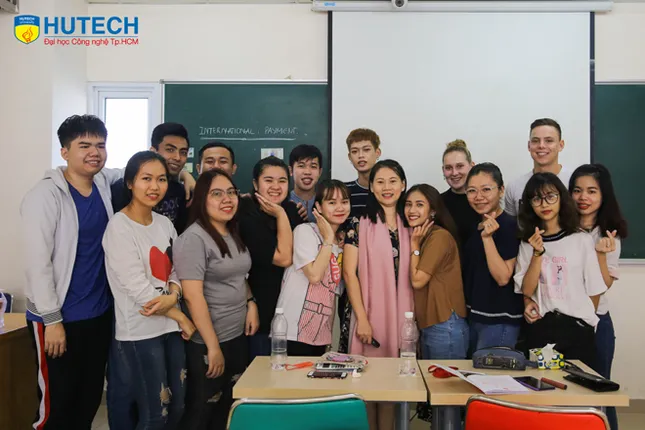 Đại học đào tạo bằng tiếng Anh - lựa chọn lý tưởng trong thời đại hội nhập ảnh 2