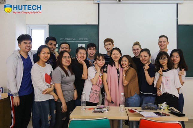 Đại học đào tạo bằng tiếng Anh - lựa chọn lý tưởng trong thời đại hội nhập ảnh 2