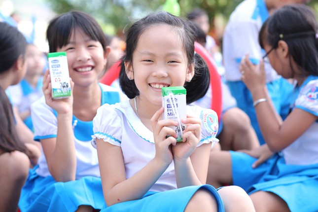 34.000 học sinh ở Quảng Nam vui uống sữa trong ngày tết thiếu nhi ảnh 4
