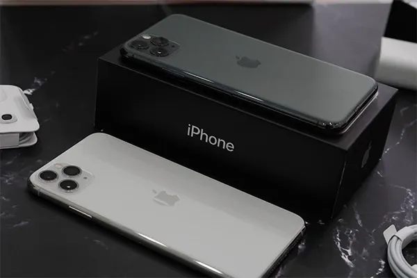 Nên mua iPhone 11 Pro Max ở đâu? ảnh 1