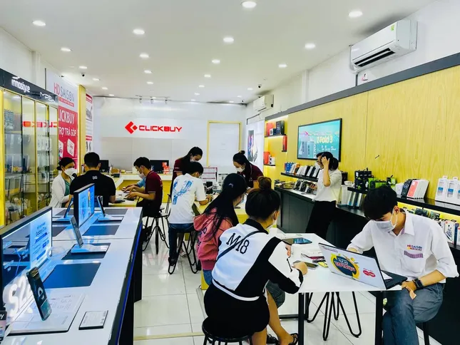 Nên mua iPhone 11 Pro Max ở đâu? ảnh 3