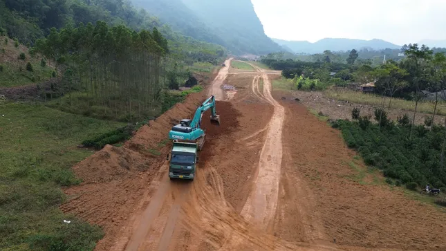 Nhiều bộ ngành, địa phương giải ngân đầu tư công kiểu &apos;rùa bò&apos; ảnh 1