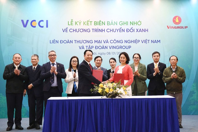 VCCI và Vingroup hợp tác toàn diện thúc đẩy chuyển đổi xanh ảnh 1