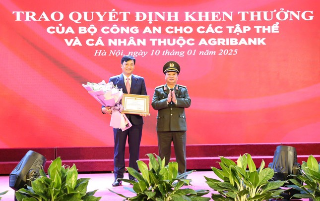 Agribank được công nhận đạt chuẩn 'An toàn về an ninh, trật tự' của Bộ Công an ảnh 2