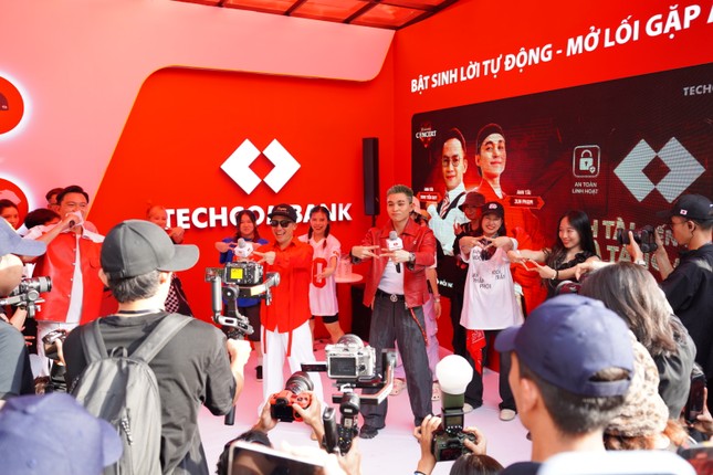 Techcombank tiếp tục là nhà đồng đầu tư Concert Anh Trai Vượt Ngàn Chông Gai đêm thứ 3,4 ảnh 4