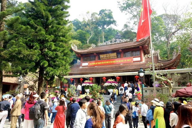 Tây Thiên tưng bừng đón chào du khách mùa lễ hội Ất Tỵ 2025 ảnh 1