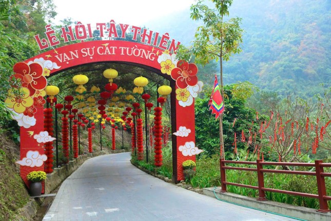 Tây Thiên tưng bừng đón chào du khách mùa lễ hội Ất Tỵ 2025 ảnh 6