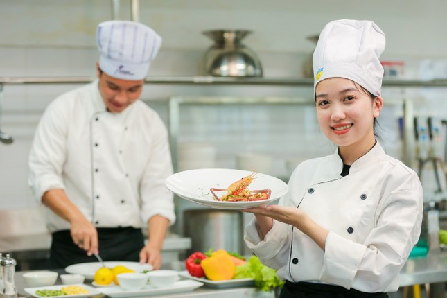 Ngành Quản trị nhà hàng và dịch vụ ăn uống hấp dẫn bạn trẻ đam mê ẩm thực hiện đại ảnh 1