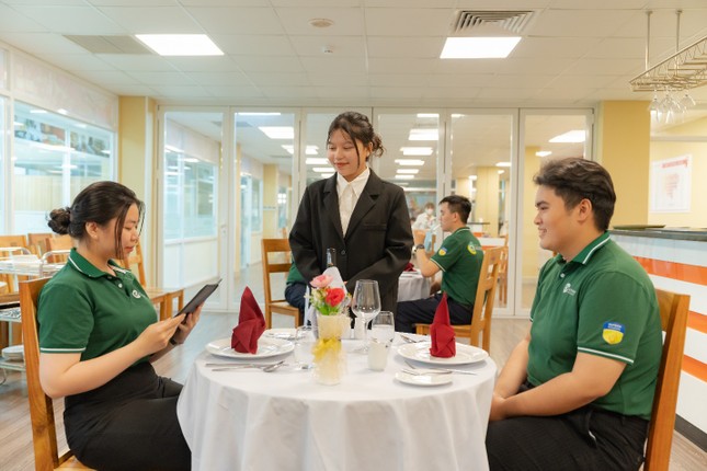 Ngành Quản trị nhà hàng và dịch vụ ăn uống hấp dẫn bạn trẻ đam mê ẩm thực hiện đại ảnh 3