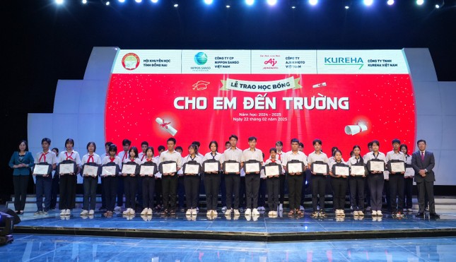 94.5% học sinh nhận học bổng “Cho em đến trường” đạt thành tích Khá Giỏi dù hoàn cảnh khó khăn ảnh 1