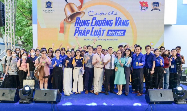 'Đấu trí' kiến thức pháp luật cùng sinh viên GDU ảnh 1