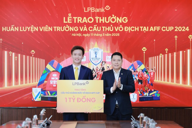Ngân hàng Lộc Phát (LPBank) trao thưởng cho Huấn luyện viên trưởng và cầu thủ vô địch tại AFF CUP 2024 ảnh 1