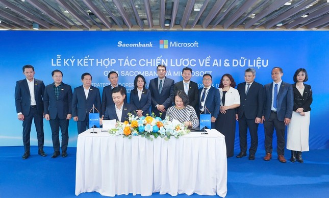 Sacombank và Microsoft Việt Nam ký kết hợp tác chiến lược về AI và dữ liệu, định hình tương lai ngân hàng số ảnh 1