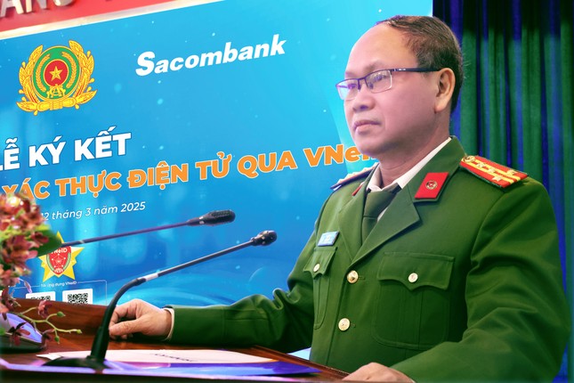 Cập nhật sinh trắc học tại Sacombank dễ dàng qua VNeID ảnh 2