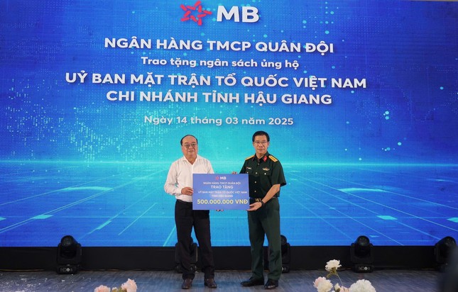 MB khai trương chi nhánh Hậu Giang, thúc đẩy tài chính số tại Đồng bằng sông Cửu Long ảnh 2