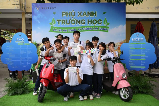 Hành trình 'Phủ xanh trường học' đã đến với 48.000 học sinh trên cả nước ảnh 2