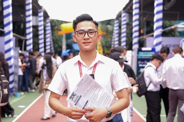 Hoành tráng HUTECH ALUMNI JOB FAIR 2025: Cầu nối cựu sinh viên và thế hệ sau ảnh 5