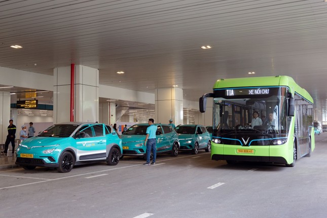 VinBus vận hành tuyến buýt điện độc quyền kết nối ba nhà ga sân bay Tân Sơn Nhất ảnh 3