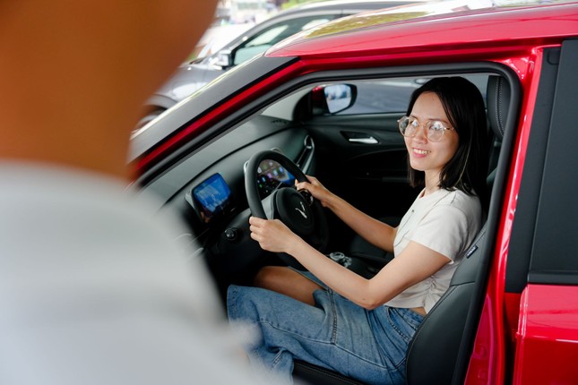 Người dân các tỉnh, thành phố thích thú với dàn xe điện Việt cực chất diễu hành khắp phố phường ảnh 7