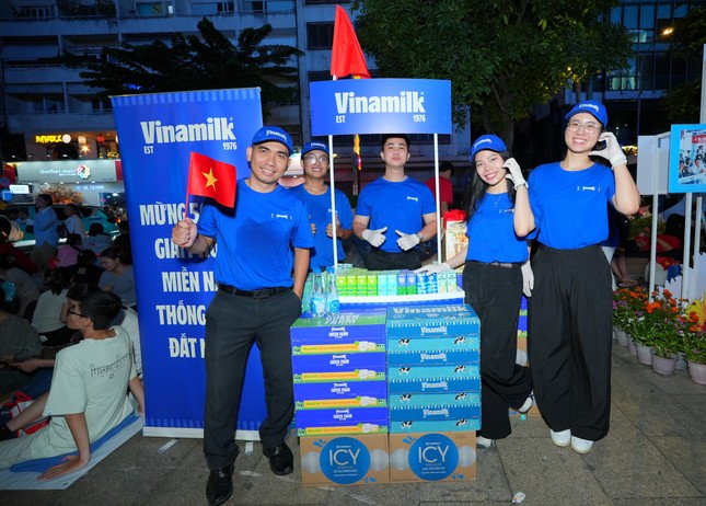 Vinamilk hòa cùng niềm vui của ngày hội thống nhất non sông ảnh 1
