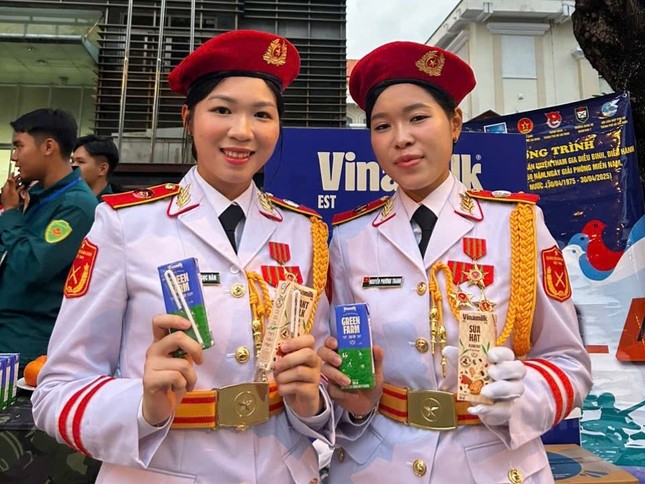 Vinamilk hòa cùng niềm vui của ngày hội thống nhất non sông ảnh 3