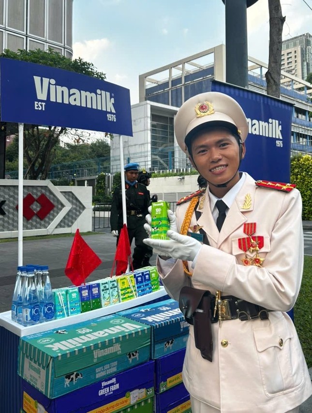 Vinamilk hòa cùng niềm vui của ngày hội thống nhất non sông ảnh 4
