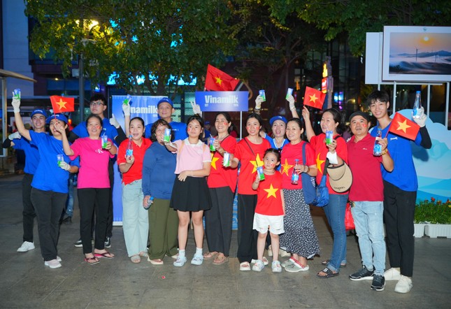 Vinamilk hòa cùng niềm vui của ngày hội thống nhất non sông ảnh 6